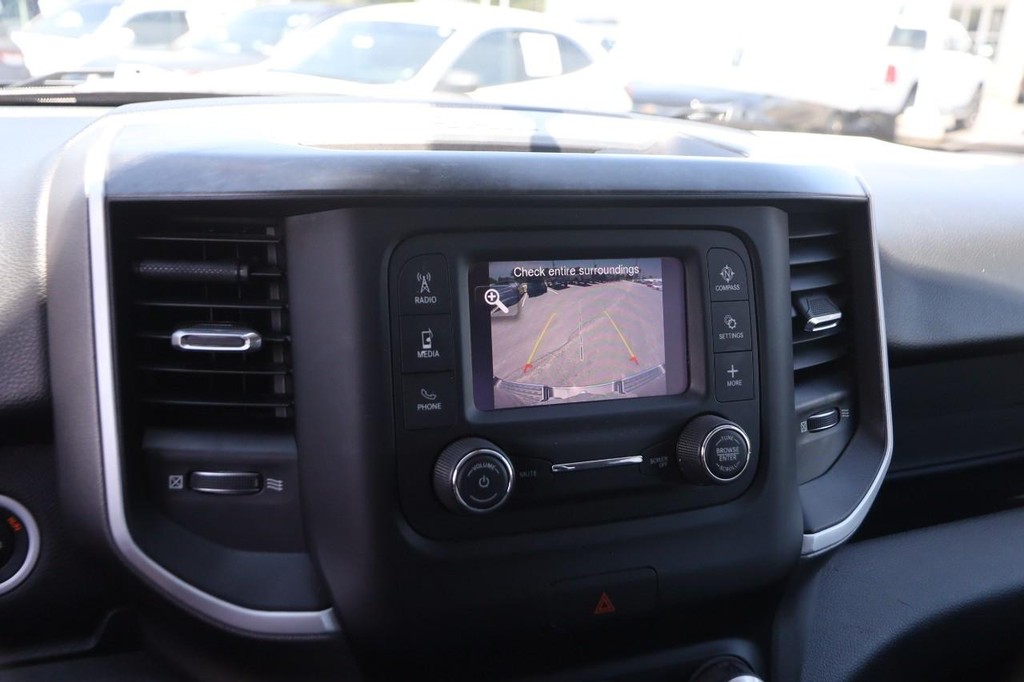 Ram 1500 Vehicle Full-screen Gallery Image 16