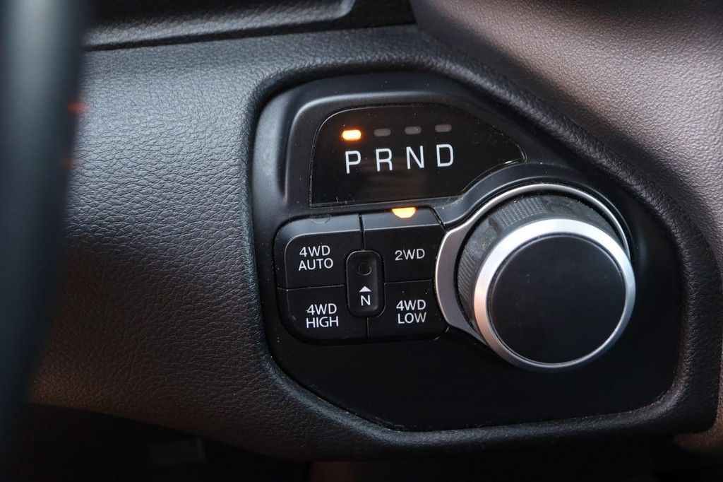Ram 1500 Vehicle Full-screen Gallery Image 18