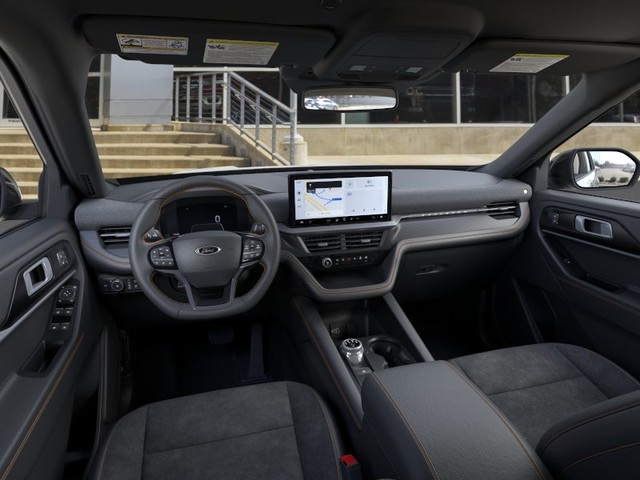 Ford Explorer Vehicle Full-screen Gallery Image 9