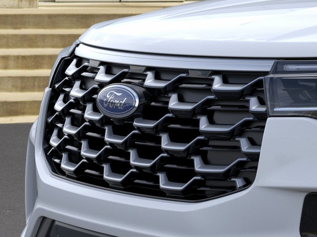 Ford Explorer Vehicle Full-screen Gallery Image 17