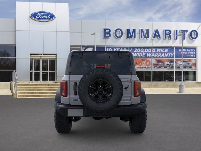Ford Bronco Vehicle Full-screen Gallery Image 5