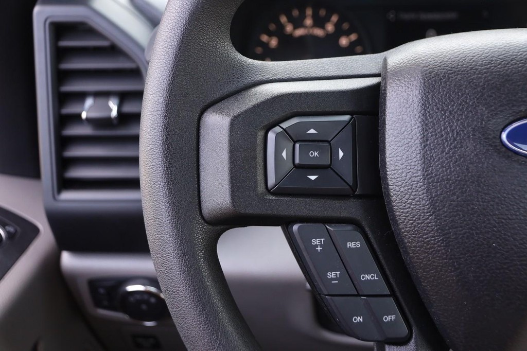 Ford F-150 Vehicle Full-screen Gallery Image 9