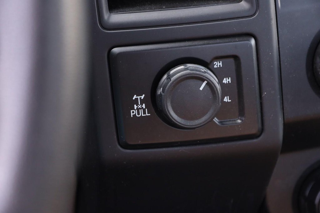 Ford F-150 Vehicle Full-screen Gallery Image 12