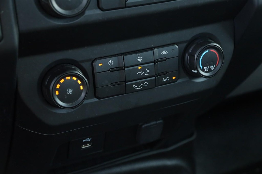 Ford F-150 Vehicle Full-screen Gallery Image 16