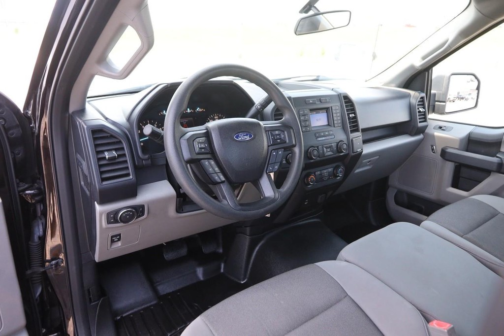 Ford F-150 Vehicle Full-screen Gallery Image 19