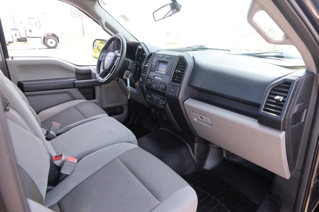 Ford F-150 Vehicle Full-screen Gallery Image 21