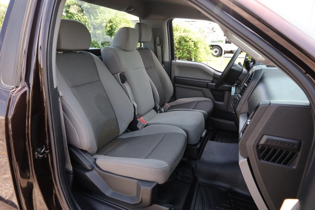 Ford F-150 Vehicle Full-screen Gallery Image 22