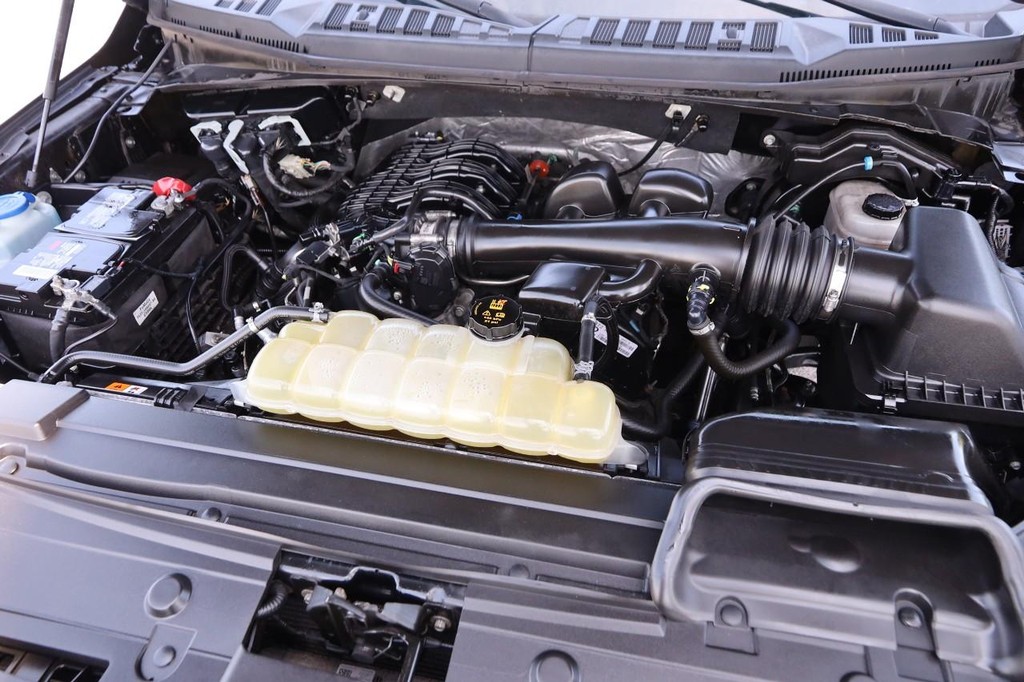 Ford F-150 Vehicle Full-screen Gallery Image 23