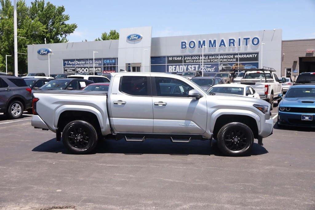 Toyota Tacoma 4WD Vehicle Full-screen Gallery Image 5