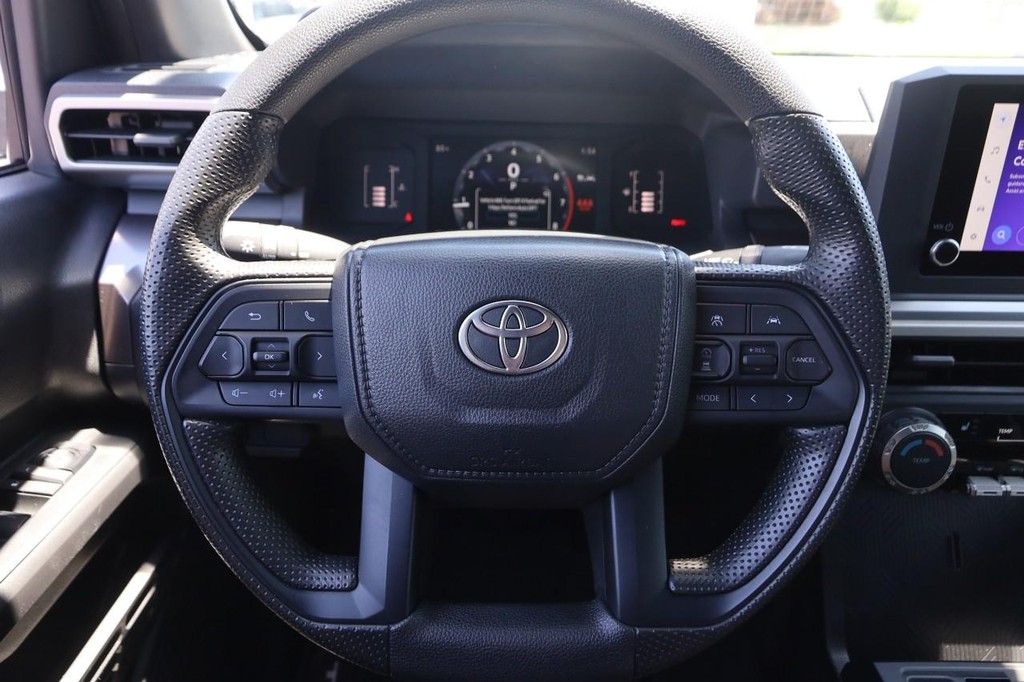 Toyota Tacoma 4WD Vehicle Full-screen Gallery Image 10