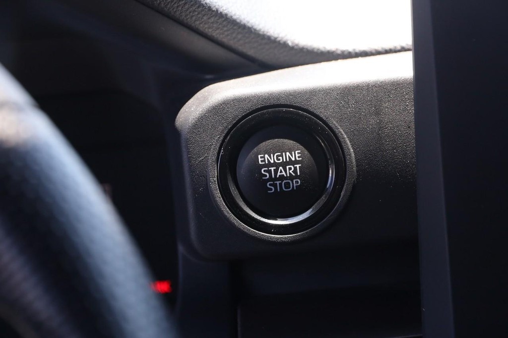 Toyota Tacoma 4WD Vehicle Full-screen Gallery Image 14