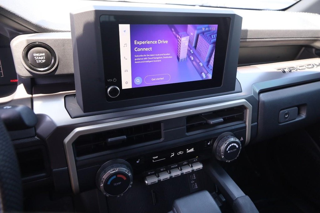 Toyota Tacoma 4WD Vehicle Full-screen Gallery Image 15