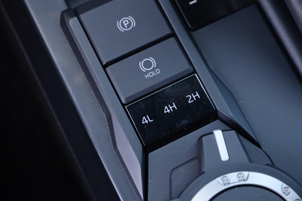 Toyota Tacoma 4WD Vehicle Full-screen Gallery Image 20