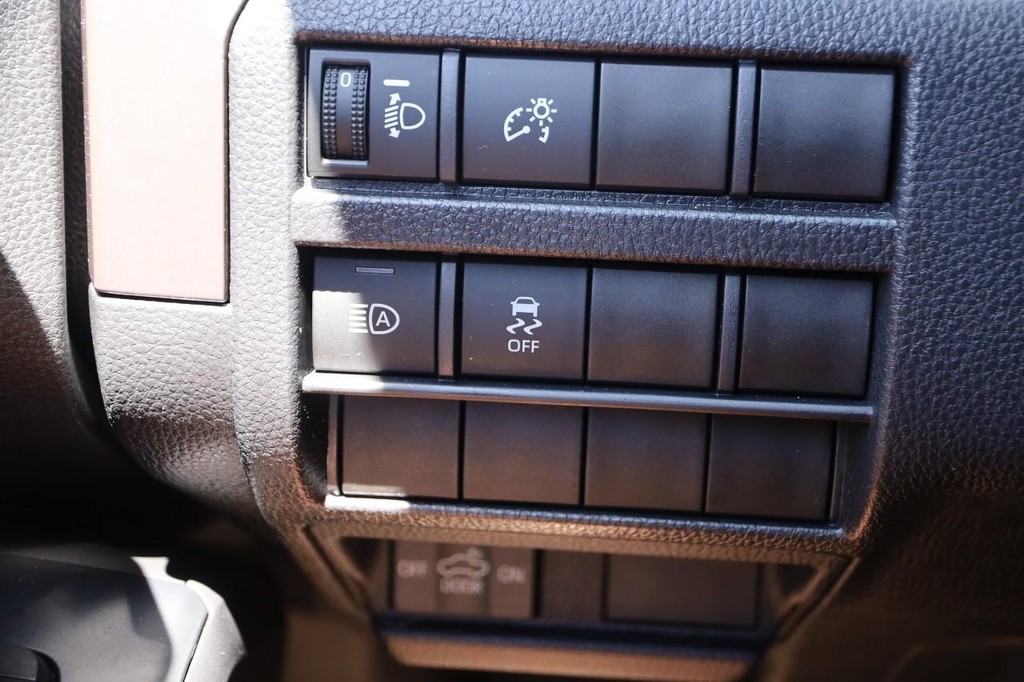 Toyota Tacoma 4WD Vehicle Full-screen Gallery Image 21