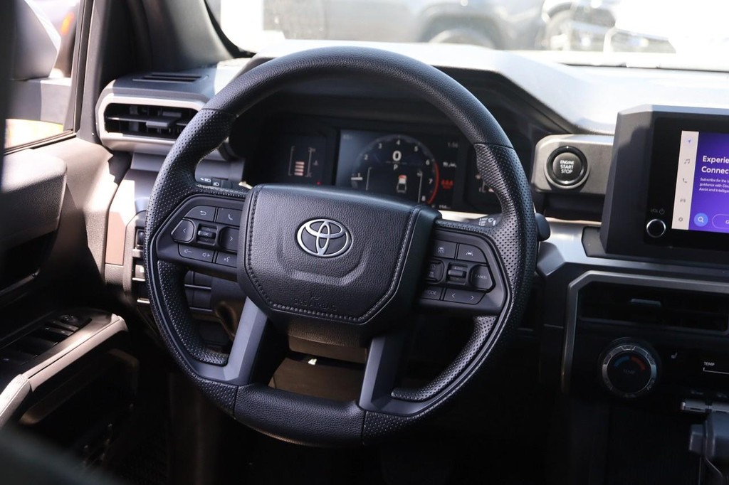 Toyota Tacoma 4WD Vehicle Full-screen Gallery Image 25