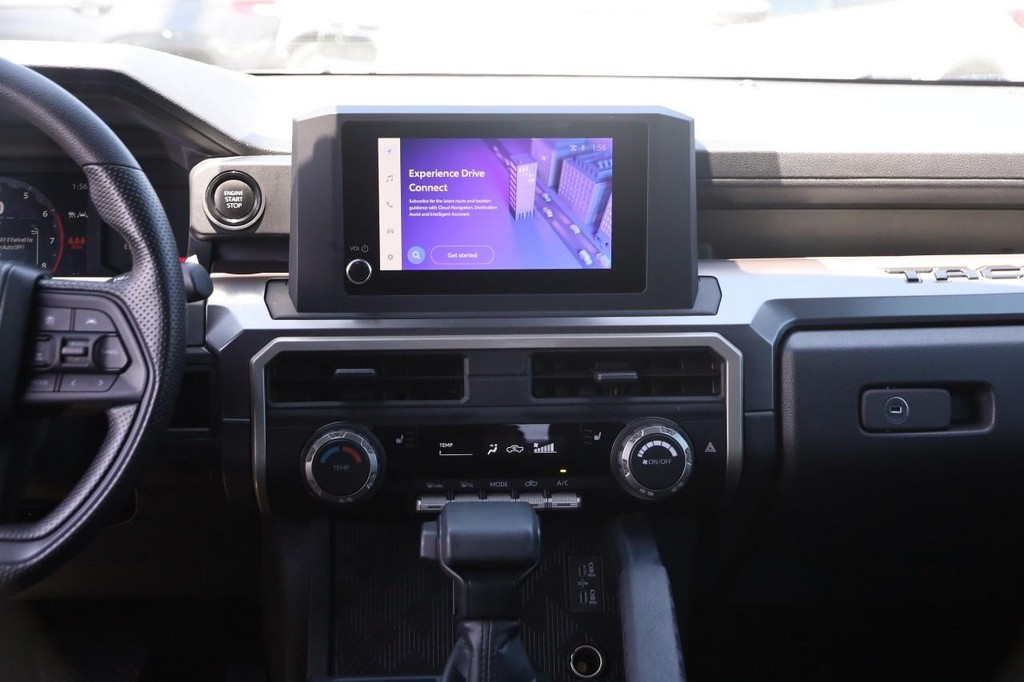 Toyota Tacoma 4WD Vehicle Full-screen Gallery Image 26