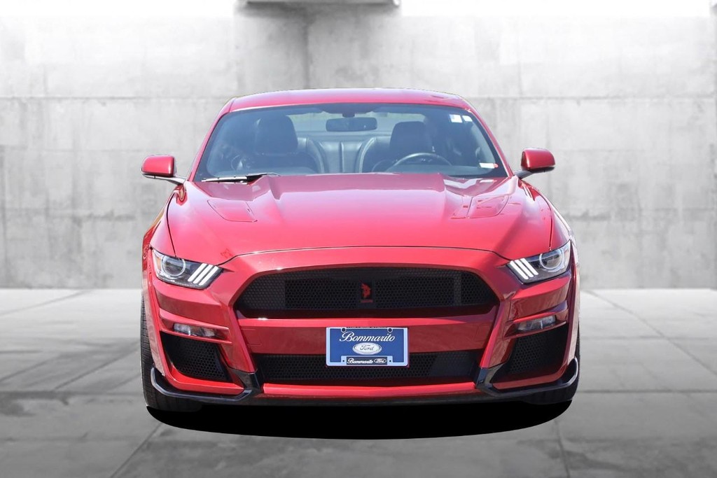 Ford Mustang Vehicle Full-screen Gallery Image 4