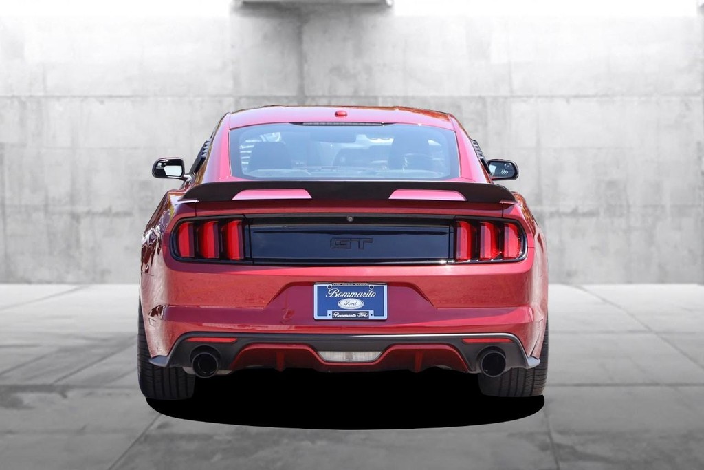 Ford Mustang Vehicle Full-screen Gallery Image 6