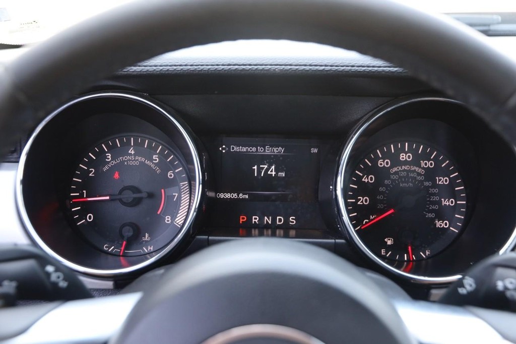 Ford Mustang Vehicle Full-screen Gallery Image 16