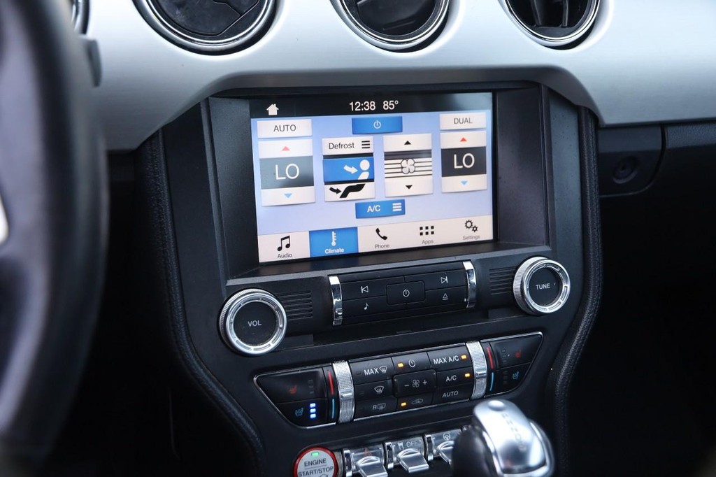 Ford Mustang Vehicle Full-screen Gallery Image 18