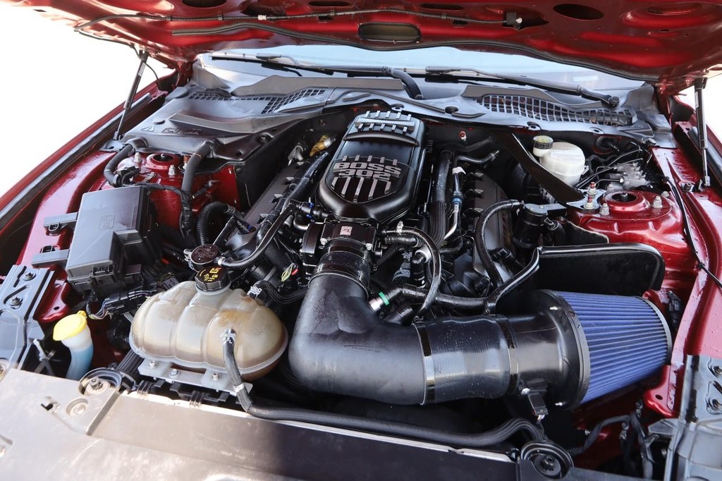 Ford Mustang Vehicle Full-screen Gallery Image 27