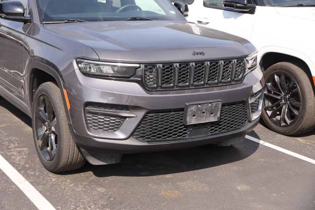 Jeep Grand Cherokee Vehicle Full-screen Gallery Image 2