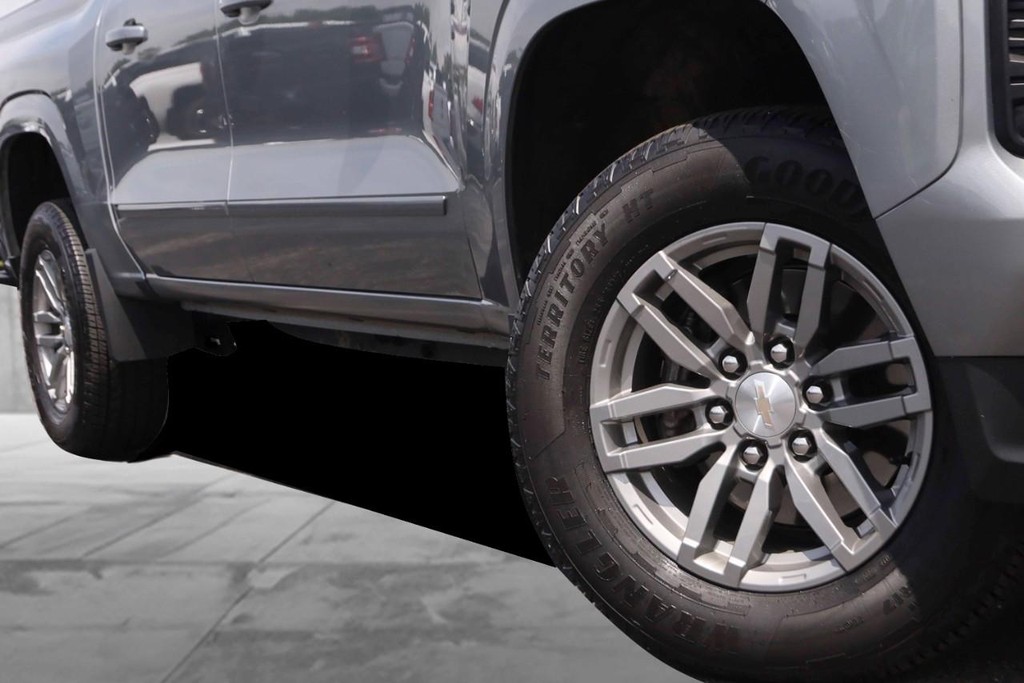 Chevrolet Colorado Vehicle Full-screen Gallery Image 03