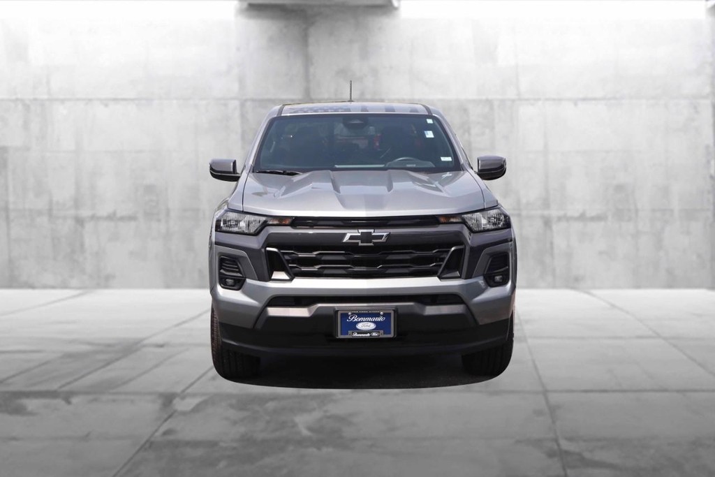 Chevrolet Colorado Vehicle Full-screen Gallery Image 04