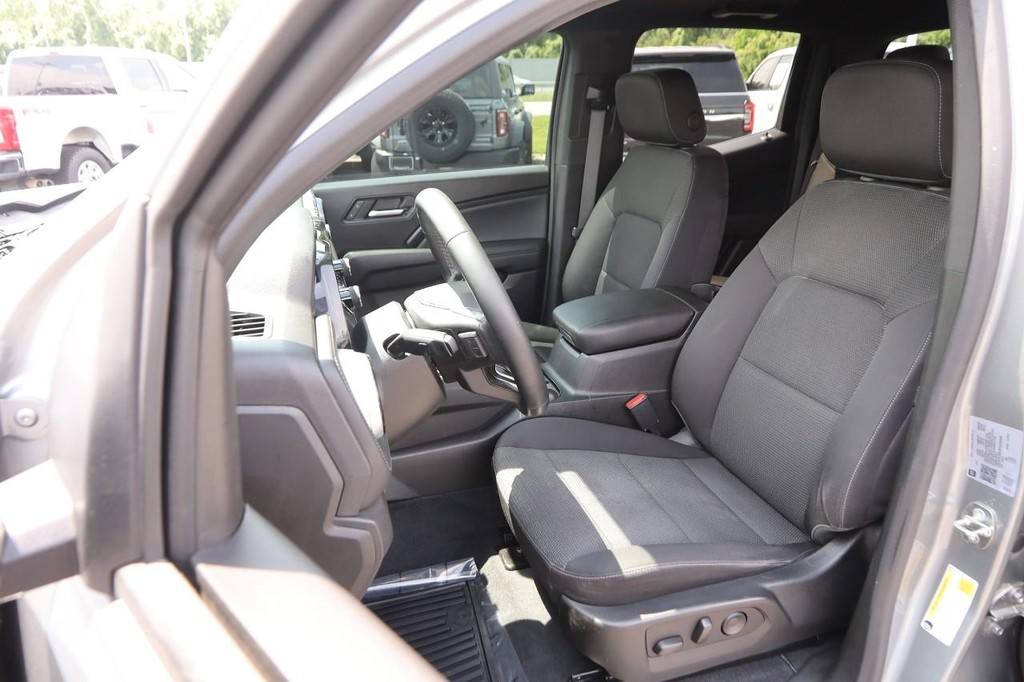 Chevrolet Colorado Vehicle Full-screen Gallery Image 08