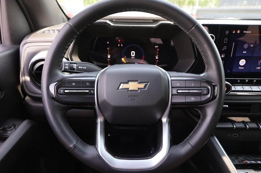 Chevrolet Colorado Vehicle Full-screen Gallery Image 10