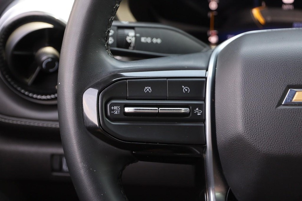 Chevrolet Colorado Vehicle Full-screen Gallery Image 11