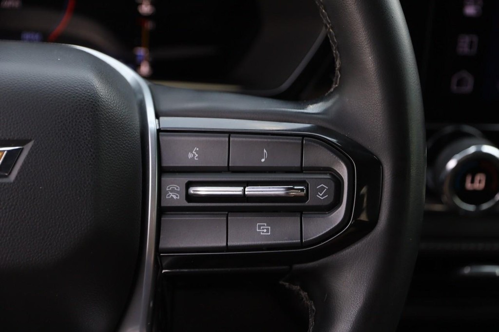 Chevrolet Colorado Vehicle Full-screen Gallery Image 12