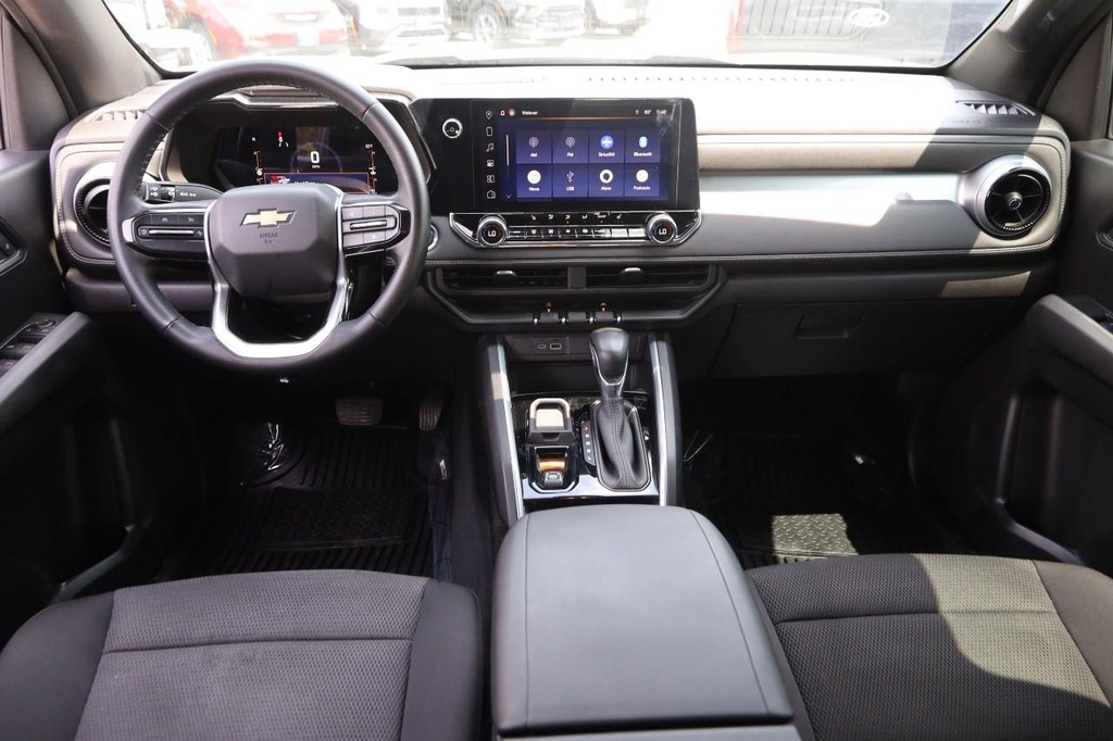 Chevrolet Colorado Vehicle Full-screen Gallery Image 19