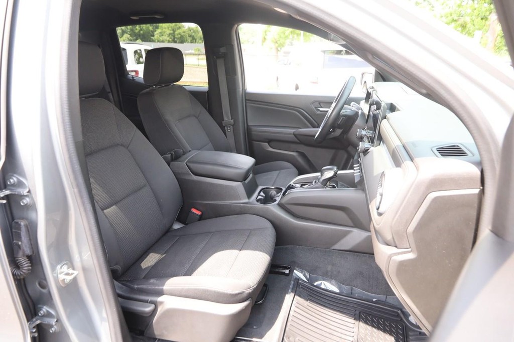 Chevrolet Colorado Vehicle Full-screen Gallery Image 24