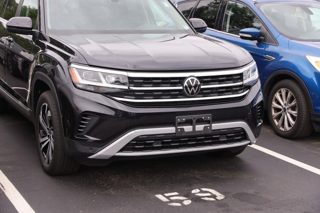 Volkswagen Atlas Vehicle Full-screen Gallery Image 2