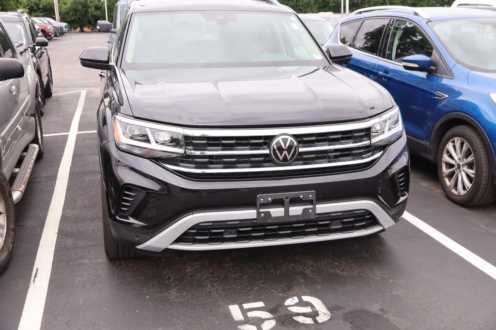 Volkswagen Atlas Vehicle Full-screen Gallery Image 3