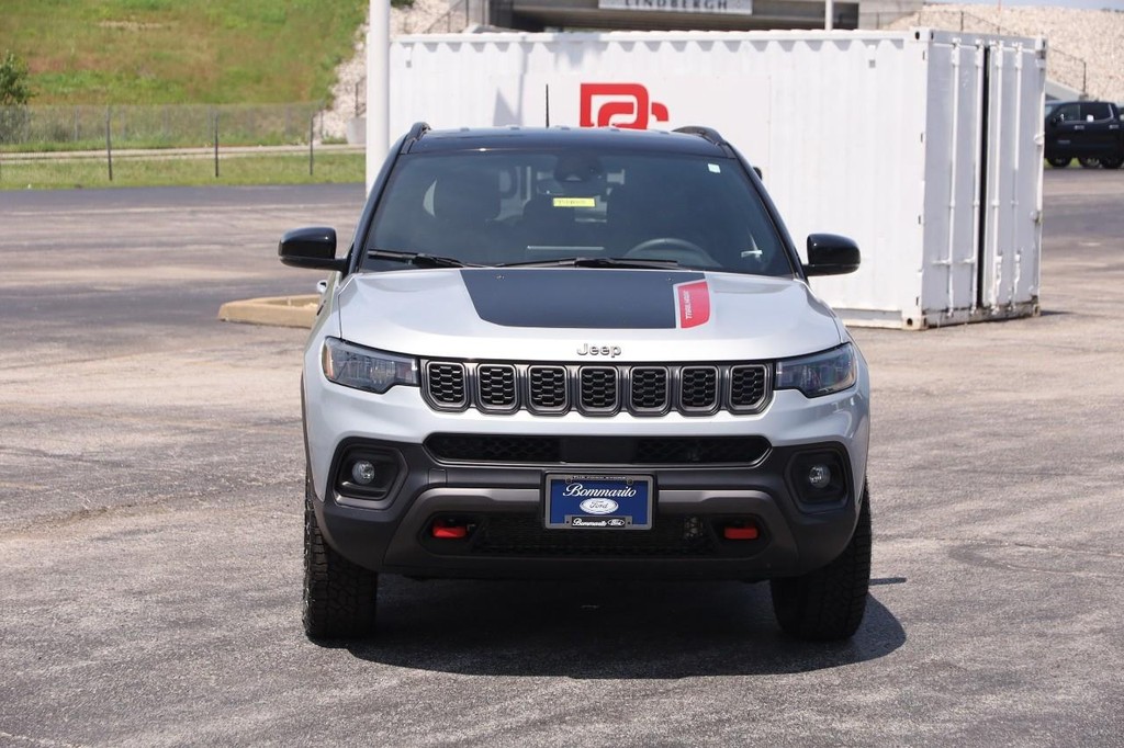 Jeep Compass Vehicle Full-screen Gallery Image 4