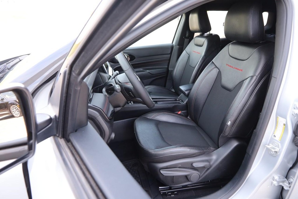 Jeep Compass Vehicle Full-screen Gallery Image 8