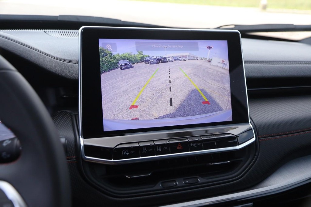 Jeep Compass Vehicle Full-screen Gallery Image 15