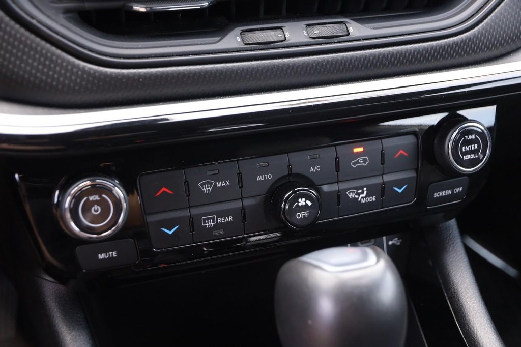 Jeep Compass Vehicle Full-screen Gallery Image 16