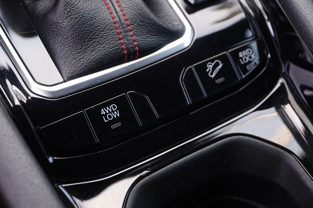 Jeep Compass Vehicle Full-screen Gallery Image 18
