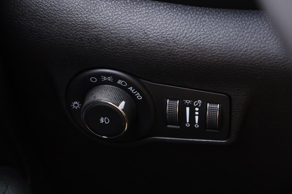 Jeep Compass Vehicle Full-screen Gallery Image 19