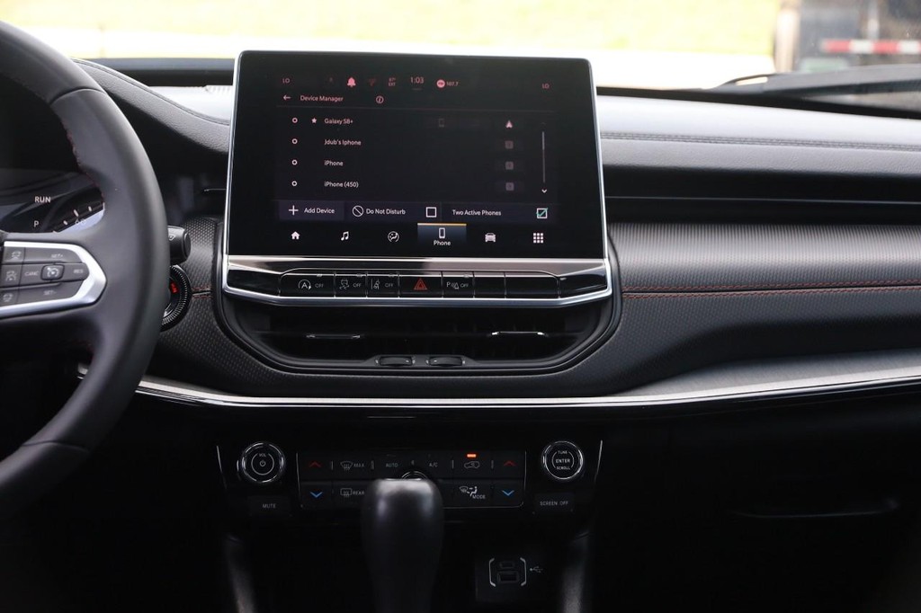 Jeep Compass Vehicle Full-screen Gallery Image 23