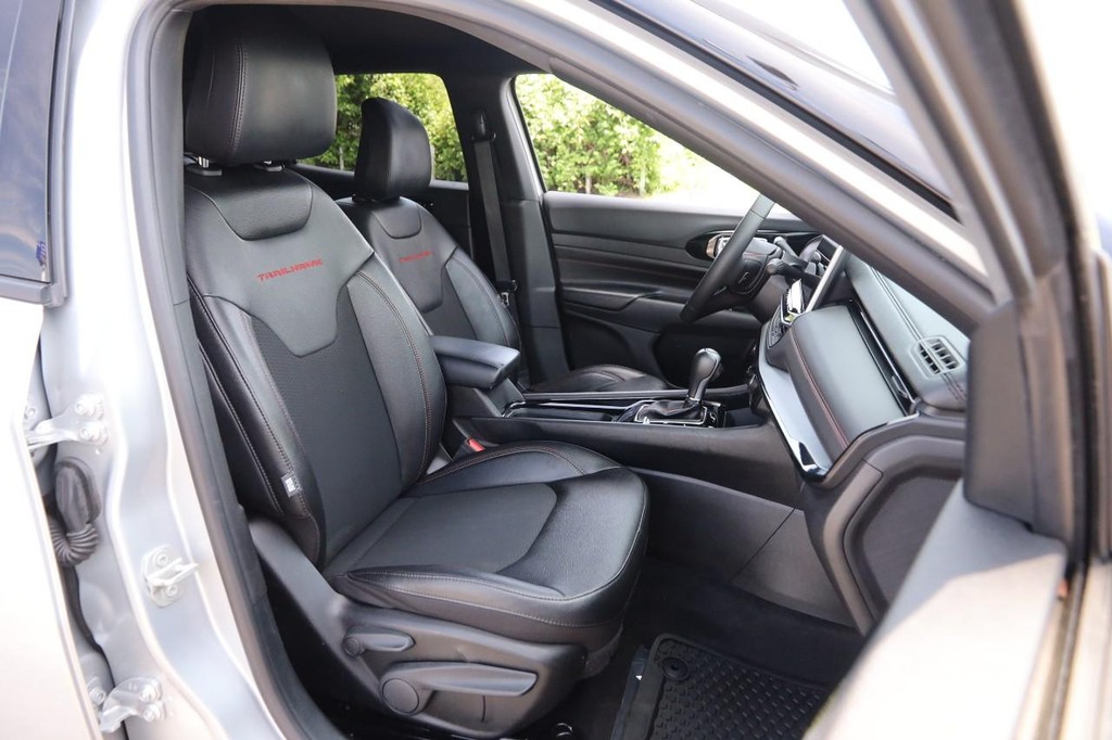 Jeep Compass Vehicle Full-screen Gallery Image 25