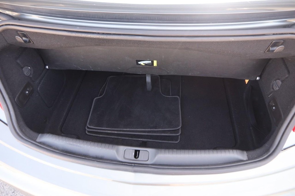 Buick Cascada Vehicle Full-screen Gallery Image 07