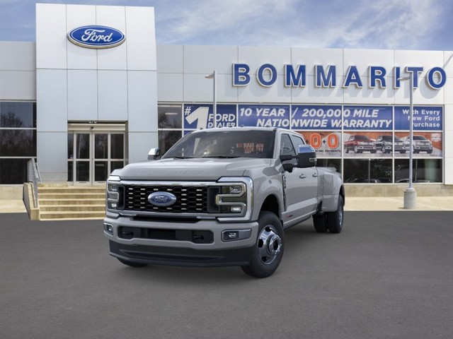 Ford Super Duty F-350 DRW Vehicle Image 02