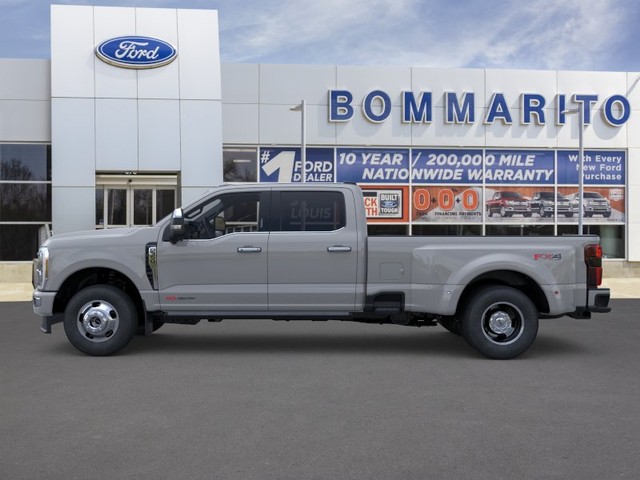 Ford Super Duty F-350 DRW Vehicle Image 03