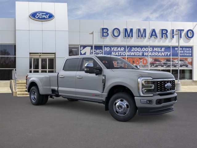Ford Super Duty F-350 DRW Vehicle Image 07