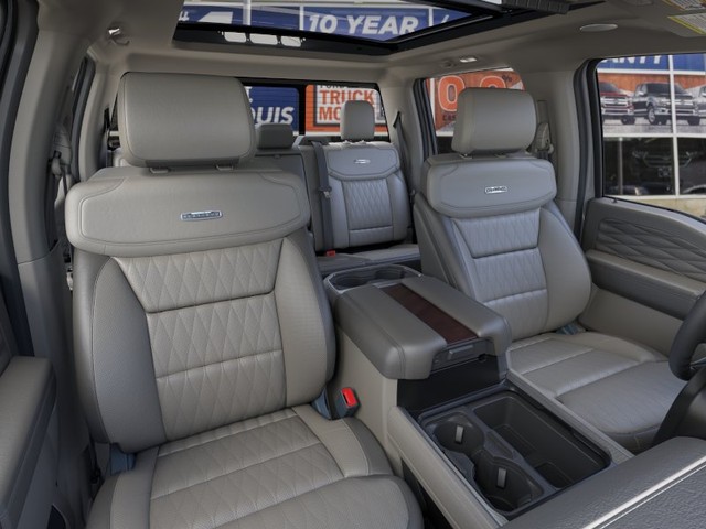 Ford Super Duty F-350 DRW Vehicle Image 10