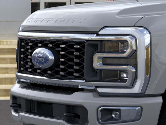Ford Super Duty F-350 DRW Vehicle Image 17